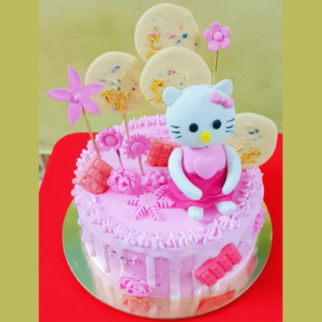 Semi Fondant Creme Cake